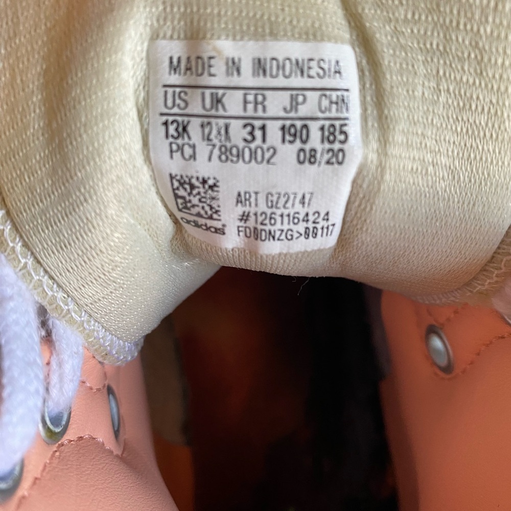 EUC adidas Top Ten Hi
Star Wars The Mandalorian The Child - Picture 4 of 13